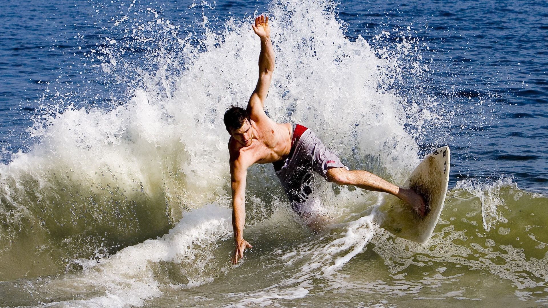 富勒姆中场控制力强,白百合能否保级?,富勒姆vs伯恩利结果