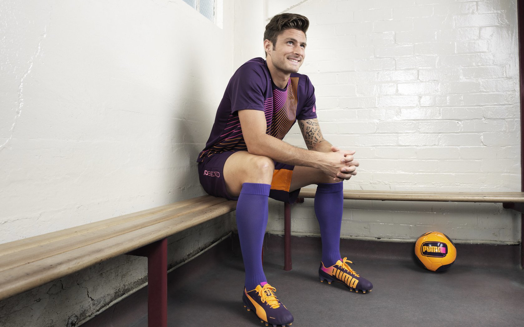 乐鱼电竞在线平台-曼联欧联杯晋级八强，霍伊伦德双响发威，曼联欧联杯集锦